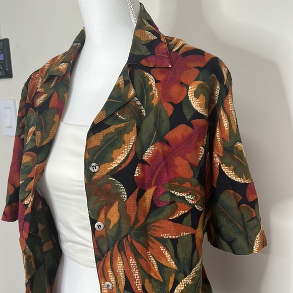 3/$20 Vintage women’s button down -short  sleeve top - Picture 3 of 7